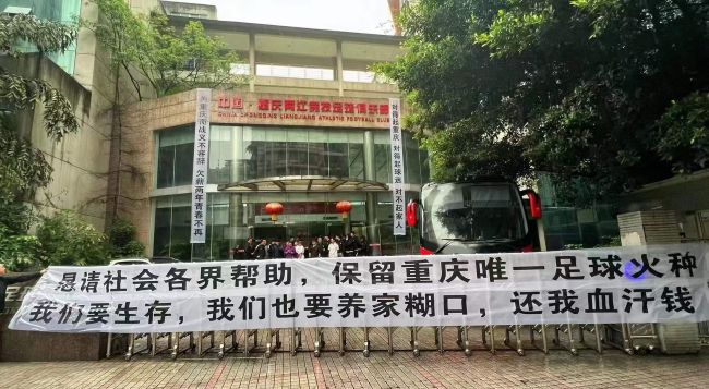 “我们会长期共行，我们认识到前方还有许多挑战和艰巨的工作，我们将以严谨、专业和热情的态度应对这些挑战。